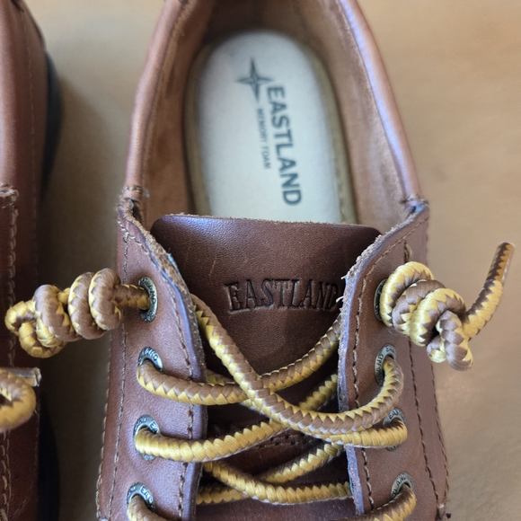 Eastland Women's Brown Falmouth Camp Leather Moc - Picture 5 of 10